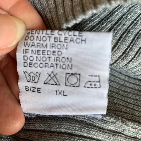 ๐ฑ 5 FOR $10. LOVE 83 GRAY TURTLENECK FITTED SWEATER NWT - Picture 8 of 10
